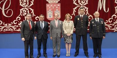 Aguirre entrega la medalla al mérito de la Policía Local al Jefe del Cuerpo de Majadahonda