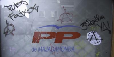 Pintadas vandálicas en la sede del PP de Majadahonda