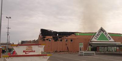 Un cortocircuito provocó el incendio del centro Leroy Merlín en Majadahonda