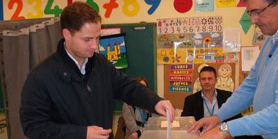 El portavoz del partido socialista de Majadahonda, Borja Cabezón, ha votado esta mañana