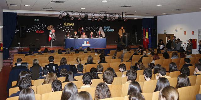 El colegio Caude entrega los premios 'Paz y Cooperación'