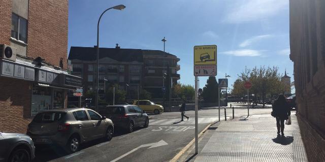 Majadahonda quiere acabar con los vehículos que estacionan sobre las aceras