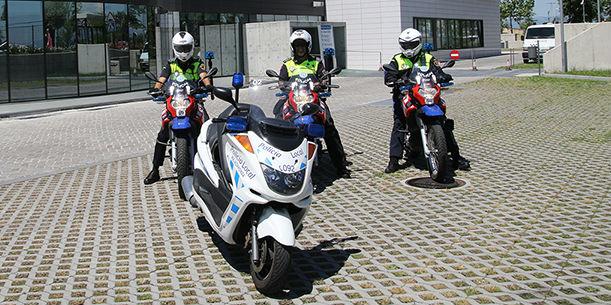 Nueva equipación de seguridad para los motoristas de la Unidad de Atestados de la Policía Local