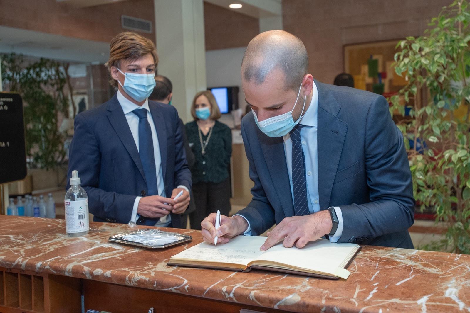 El alcalde agradece la generosidad del Hotel Majadahonda durante la crisis