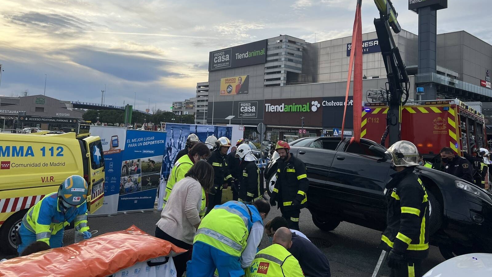 Un vehículo sin conductor arrolla y deja atrapada una mujer de 77 en el Equinoccio de Majadahonda