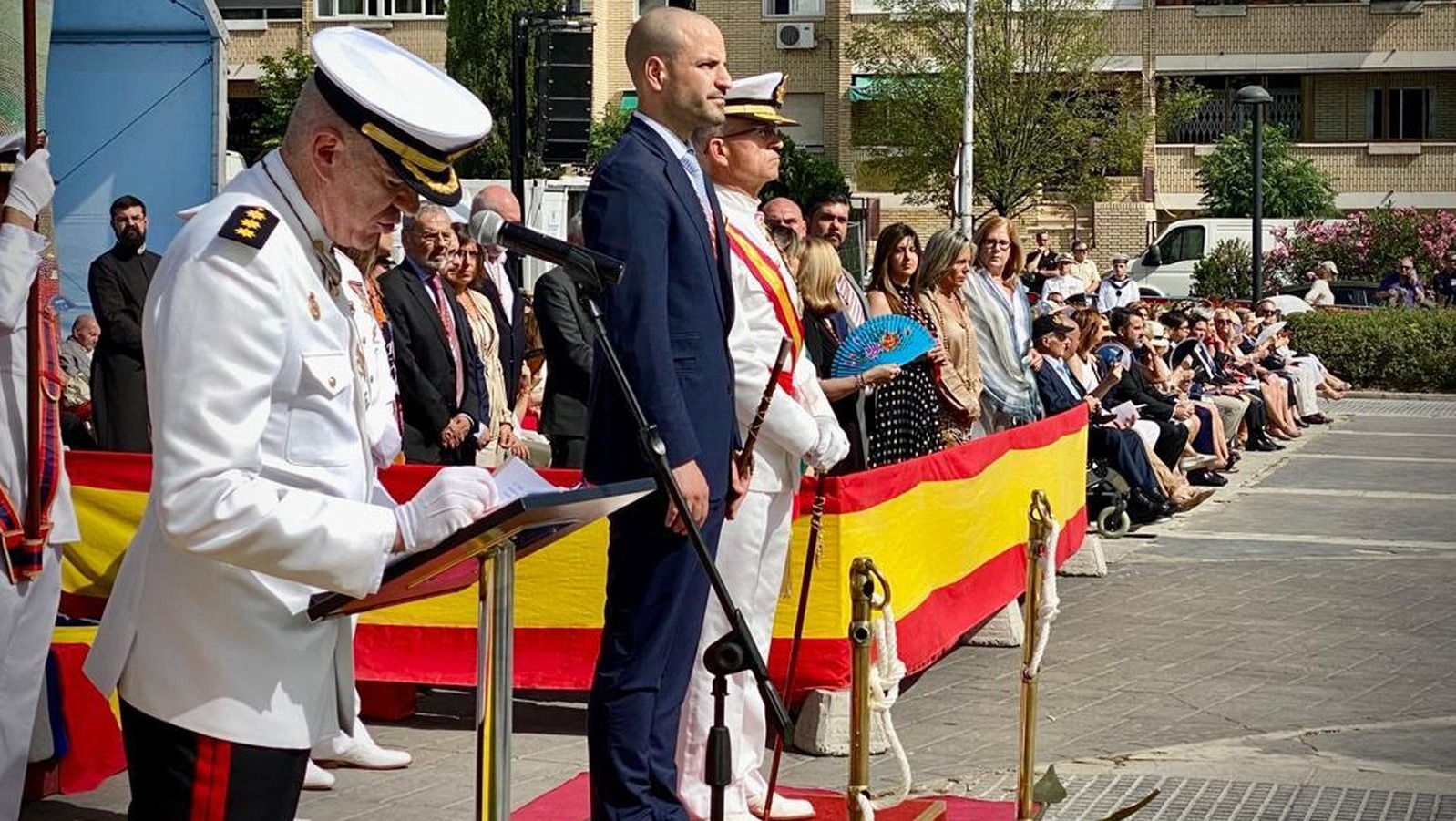 Cerca de 200 personas participan en la primera Jura de Bandera de Personal Civil en Majadahonda