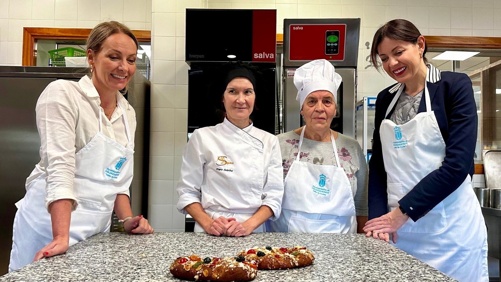 Majadahonda une generaciones en el taller de repostería navideña